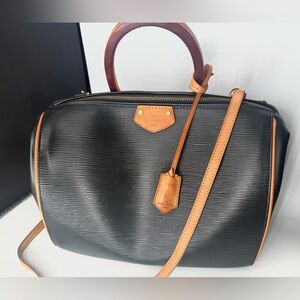 A+ condition Louis Vuitton black Epi leather Doc PM bag